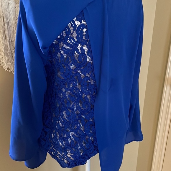 Royal Blue Open Back Blouse with Lace Back by Gibson Latimer Size Large - Picture 5 of 9